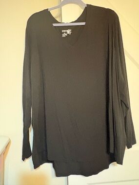 Terra & Sky Black V-Neck Long Sleeve Tee